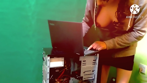 Computer repair girl with big natural breasts fucks