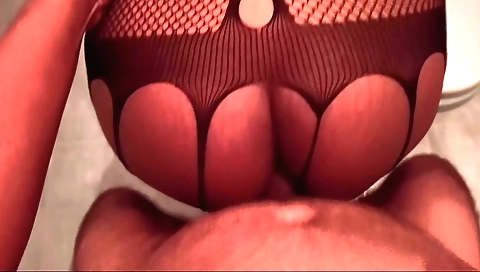 Ass-shape amateur milf fucks her neighbor's vagina