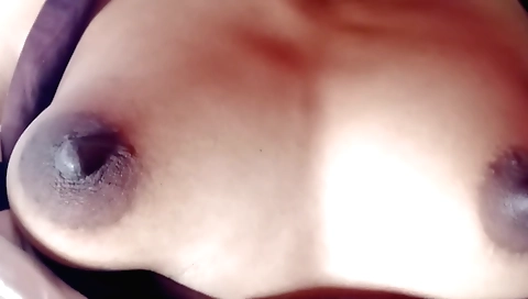 Indian amateur porn video in which girl demonstrates her body