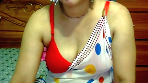 Indian wife gets fucked in the missionary position