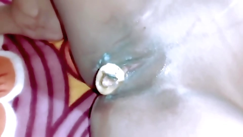 Indian girl with a kela loves sucking it up to her lips