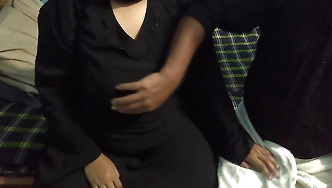 Amateur brunette with a chubby mouth has sex 19392