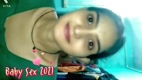 Bhabhi fucks her husband's friends in a webcam video