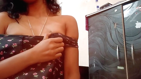 Solo female in amateur sex video with her ass being wiped