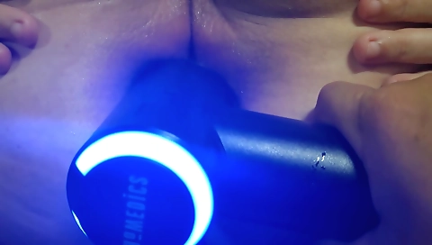 Amateur anal gun has an anal machine gun fucked by her on camera