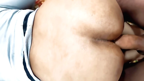 Hot brunette in the desert with a sexy ass and a nice ass in the car