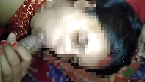 Indian housewife in a tight white dress gets her lips sucked hard