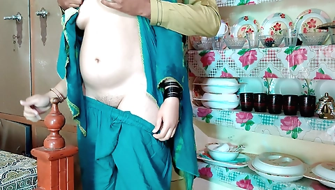 Amateur wife enjoys sex with her chubby white skin wife