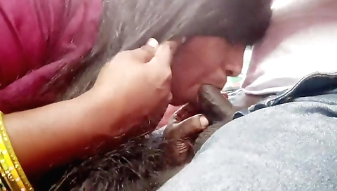 Busty Indian maid is doing a blowjob and a blowjob in the deepthroat