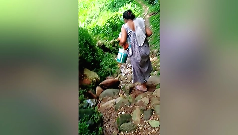 Amateur outdoor porn video of a woman taking off a tanktop