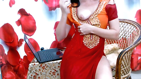 Amature indian beauty with a sexy body in a hot porn video