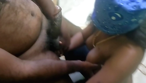 Indian pornstar gets on her knees to have a handjob