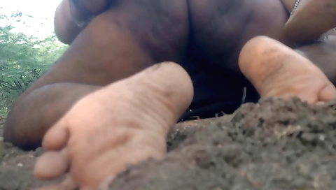 Girl riding on a man's dick in a homemade outdoor video