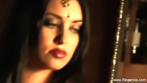 Sexy brunette shows off her sexy body in an hd video