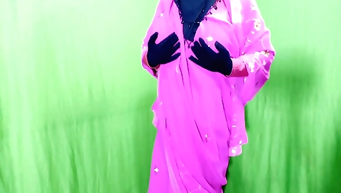 Bhabhi Muslim sexy girl giving a blowjob to her neighbor