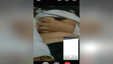 Indian amateur beauty shows off her nice boobs on webcam