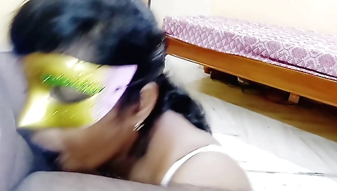 Amateur brunette faces her client's face and gets a face in her pussy