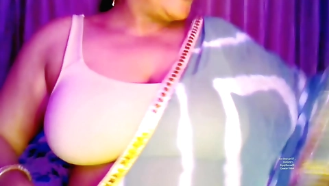 Indian beauty enjoys a blowjob in her amateur solo video