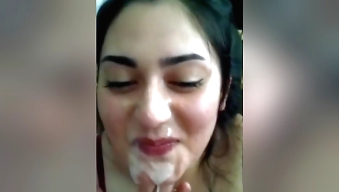 Bhabhi indian girl with round face and natural body is fucking