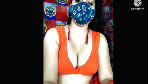 Bhabhi with natural big tits is in front of the camera in solo