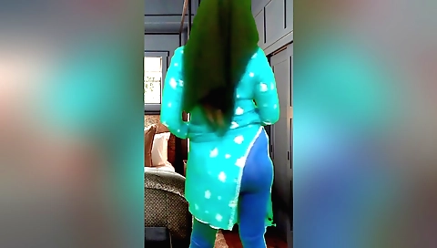 Indian chick gets fucked in the bedroom and filled with cum