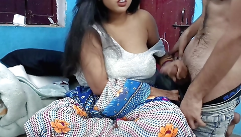 Indian teen gets fingered in her body in amateur porn