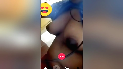 Indian amateur chick showing her boobs in front of the camera