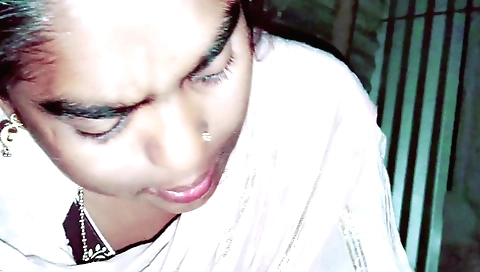 Indian bimbo with a sexy body and perfect body is getting fucked