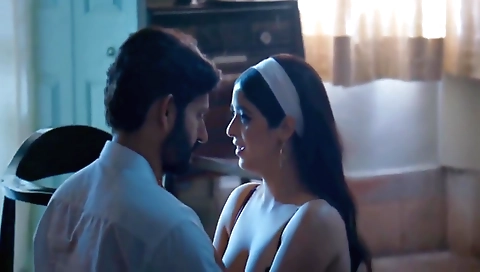 Sexy indian teen desi bhabhi plays with her big boobs