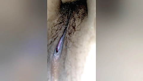 Indian slut with a nice round ass shows her pretty pussy