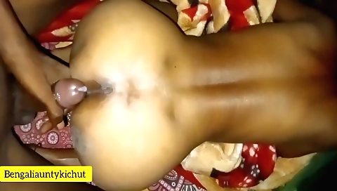 Indian brunette wife with a big butt 18+ in a chudai