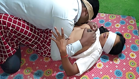 Creampied amateur brunette gets her hairy cunt filled