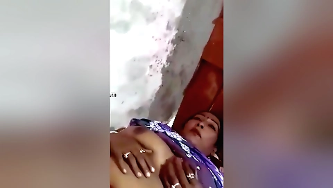 Indian brunette milf plays with her cunt in homemade porn