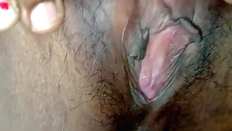 Gamer with a hairy pussy masturbates in homemade solo vid