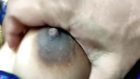 Hot round ass indian slut rubs pussy in amateur hd