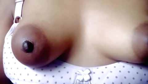 Sexy Indian solo girl gets naked and has nice pussy