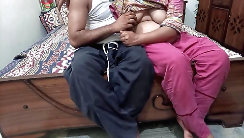 Cucumber stuffed pussy of a brunette in amateur video