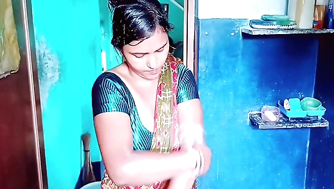 Indian babe enjoys deep love massage and sensual sex