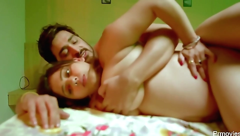 Indian milf in a hot bikini and a sexy lingerie video