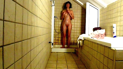 Indian girl masturbates and masturbates with her hands