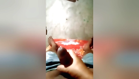 Indian babe in a bikini gets hurt and then receives a handjob