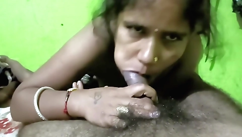 Amateur indian wife giving her boyfriend a good fuck