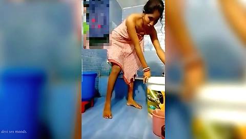 Indian blonde gets fucked in the shower in her house