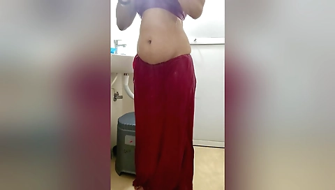 Bhabhi with great boobs and huge cock in a solo video
