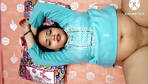 Amateur brunette with hairy pussy showing a fetish