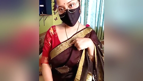 Lisa Bhabi Apne Boyfriend Ko Video Call Par Chut Dikhai