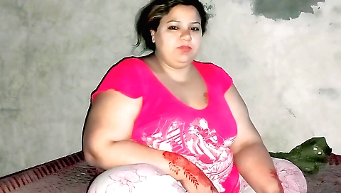 Brunette amateur has a nice solo video in front of me