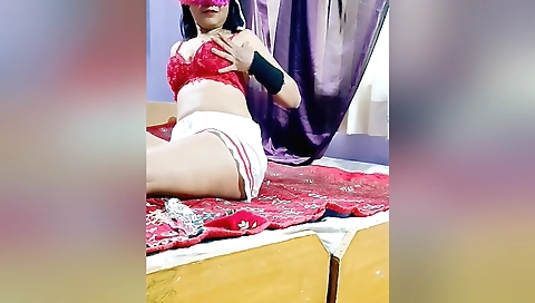 Indian nurse is very sexy and has a very hot pussy