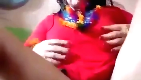 Amateur solo video of a hot brunette with a sexy ass