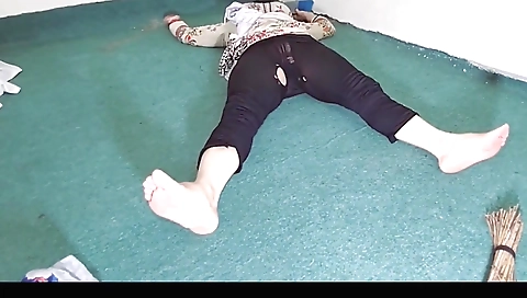 Indian muslim maid showing her big ass through black pajamas